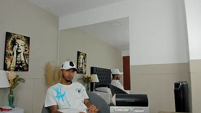 Snapshot of Robin_Rief chatting on 01-17-25, 03:34 Robin Rief online show from 01-17-25, 03:34