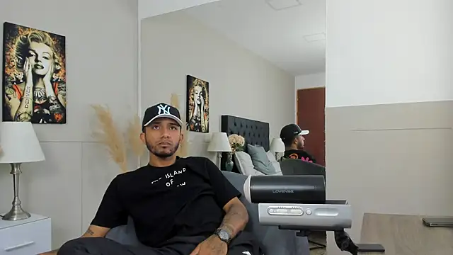 Snapshot of Robin_Rief chatting on 01-23-25, 04:09 Robin Rief online show from 01-23-25, 04:09