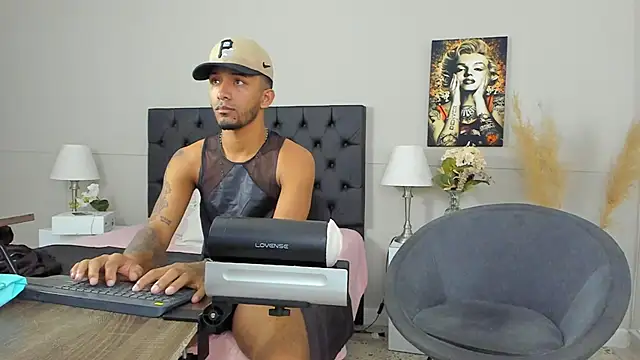 Snapshot of Robin_Rief chatting on 01-29-25, 03:44 Robin Rief online show from 01-29-25, 03:44