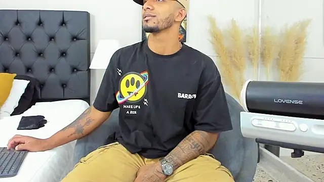 Snapshot of Robin_Rief chatting on 02-24-25, 06:49 Robin Rief online show from 02-24-25, 06:49