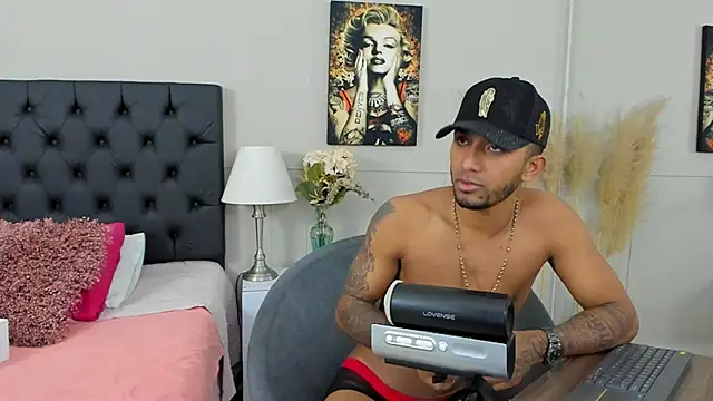 Snapshot of Robin_Rief chatting on 03-02-25, 03:34 Robin Rief online show from 03-02-25, 03:34