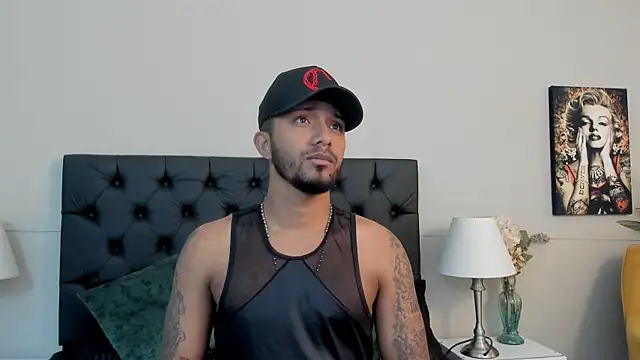 Snapshot of Robin_Rief chatting on 09-17-25, 04:14 Robin Rief online show from 09-17-25, 04:14