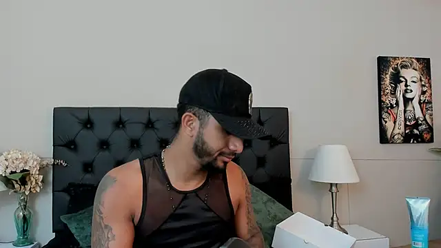 Snapshot of Robin_Rief chatting on 09-22-25, 03:19 Robin Rief online show from 09-22-25, 03:19