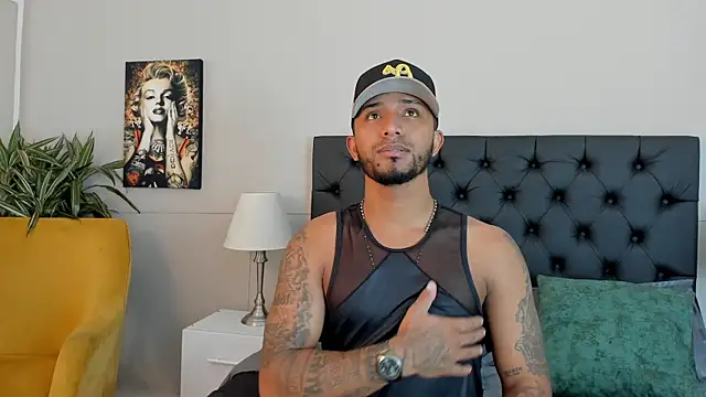 Snapshot of Robin_Rief chatting on 10-12-25, 03:27 Robin Rief online show from 10-12-25, 03:27