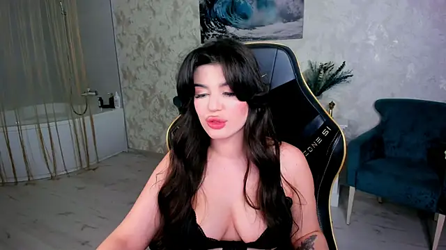 Snapshot of AlluringAriel chatting on 05-19-26, 03:02 AlluringAriel online show from 05-19-26, 03:02