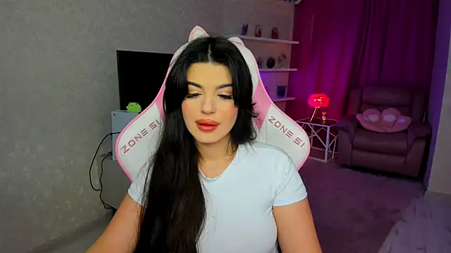 Snapshot of AlluringAriel chatting on 05-20-26, 11:16 AlluringAriel online show from 05-20-26, 11:16