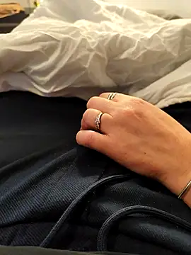 Snapshot of ariel-rick chatting on 12-19-25, 10:28 ariel-rick online show from 12-19-25, 10:28