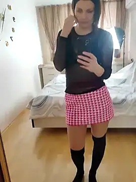 Snapshot of Magic__smile chatting on 12-23-24, 05:28 Magic smile online show from 12-23-24, 05:28