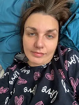 Snapshot of Magic__smile chatting on 11-18-25, 05:45 Magic smile online show from 11-18-25, 05:45