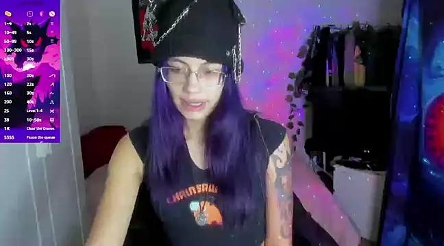 Snapshot of _sakae_ chatting on 01-07-25, 10:52  sakae  online show from 01-07-25, 10:52