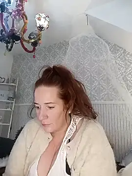 Snapshot of Engel_mia chatting on 12-26-24, 01:21 Engel mia online show from 12-26-24, 01:21
