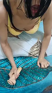 Snapshot of Linda-53 chatting on 12-22-24, 04:28 Linda-53 online show from 12-22-24, 04:28