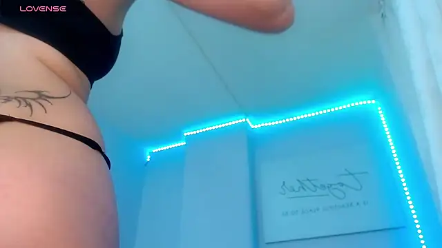 Snapshot of cami_fire chatting on 12-18-24, 11:08 cami fire online show from 12-18-24, 11:08