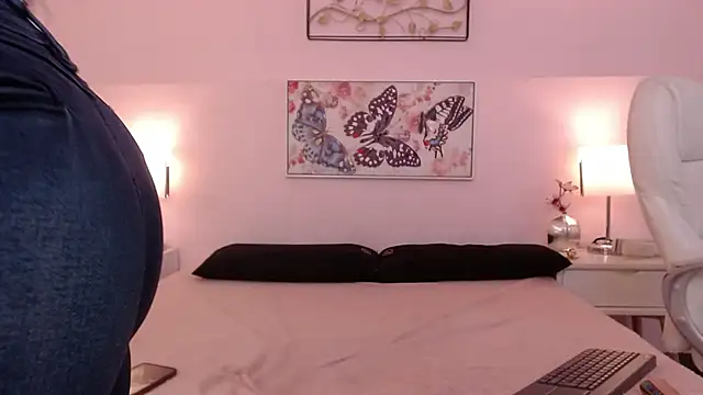 sara17  online show from 10-22-25, 04:13