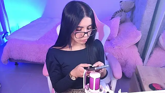 Emily-14 online show from 03-26-26, 06:19