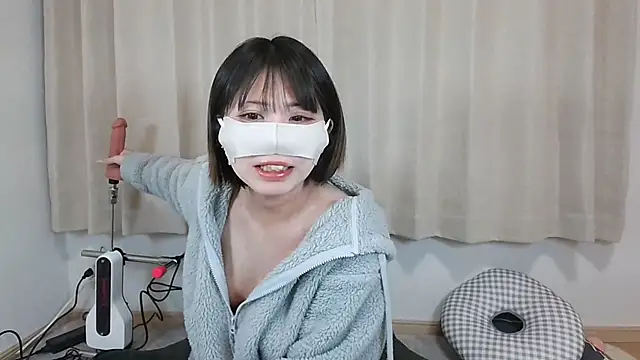 Snapshot of -anzu-o chatting on 02-14-25, 11:53 -anzu-o online show from 02-14-25, 11:53