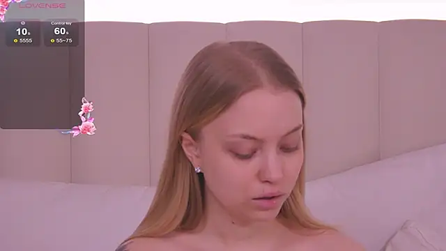 Snapshot of DorisHell chatting on 02-05-25, 06:15 DorisHell online show from 02-05-25, 06:15