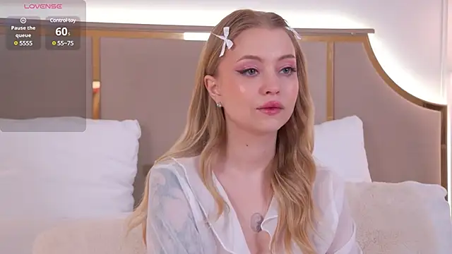 Snapshot of DorisHell chatting on 02-06-25, 06:02 DorisHell online show from 02-06-25, 06:02