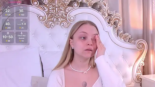 Snapshot of DorisHell chatting on 02-08-25, 03:53 DorisHell online show from 02-08-25, 03:53