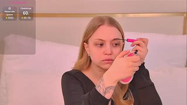 Snapshot of DorisHell chatting on 02-13-25, 06:38 DorisHell online show from 02-13-25, 06:38