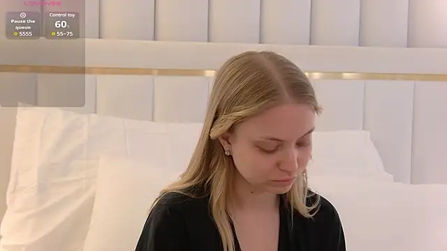 Snapshot of DorisHell chatting on 03-04-25, 06:07 DorisHell online show from 03-04-25, 06:07