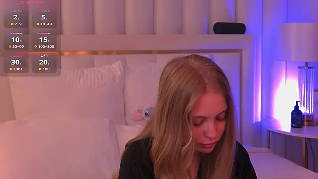 Snapshot of DorisHell chatting on 09-10-25, 06:08 DorisHell online show from 09-10-25, 06:08