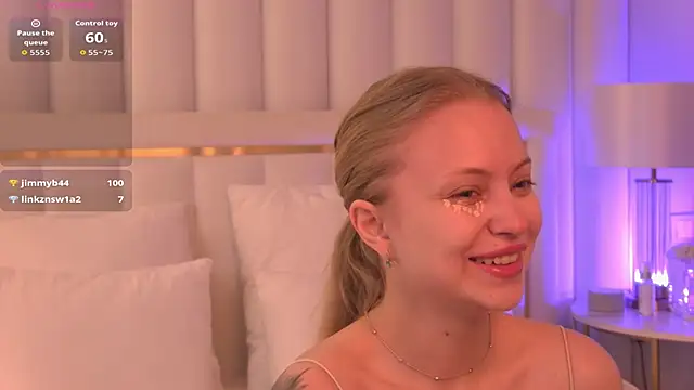 Snapshot of DorisHell chatting on 09-26-25, 03:21 DorisHell online show from 09-26-25, 03:21