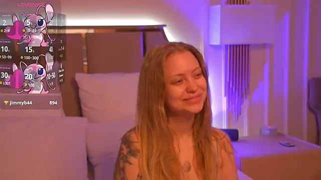 Snapshot of DorisHell chatting on 10-31-25, 04:13 DorisHell online show from 10-31-25, 04:13