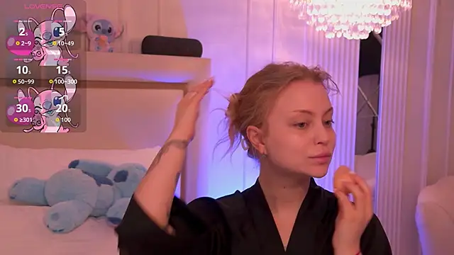 Snapshot of DorisHell chatting on 11-25-25, 12:10 DorisHell online show from 11-25-25, 12:10