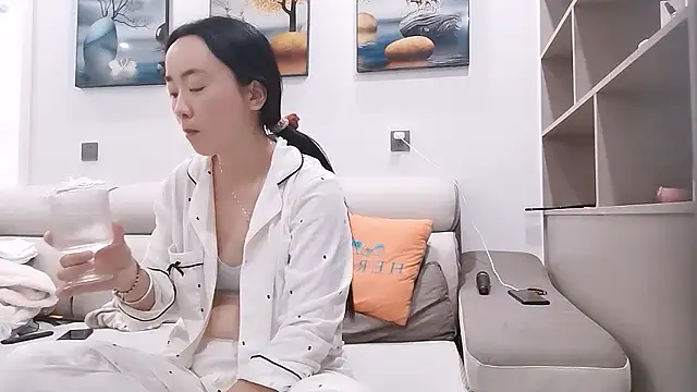 sasa-loves online show from 10-20-25, 06:47