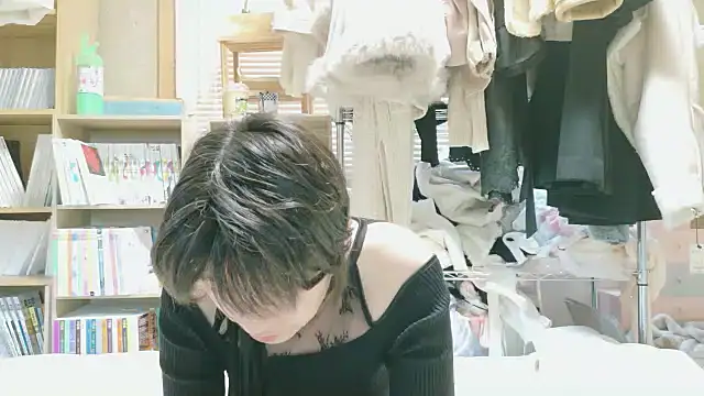 Snapshot of morikawa_sayaka chatting on 12-14-25, 11:42 morikawa sayaka online show from 12-14-25, 11:42