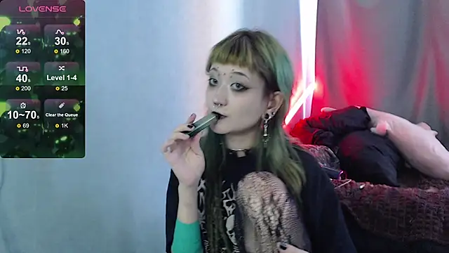 Snapshot of Milten-Trish chatting on 05-08-26, 01:49 Milten-Trish online show from 05-08-26, 01:49