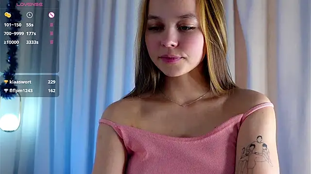 Snapshot of FalineDowlen chatting on 12-25-24, 04:12 FalineDowlen online show from 12-25-24, 04:12