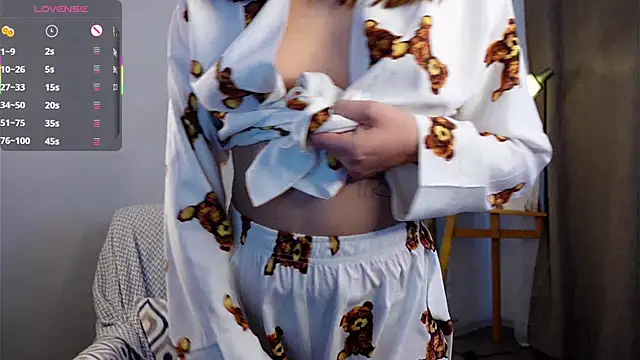 Snapshot of FalineDowlen chatting on 01-23-25, 07:54 FalineDowlen online show from 01-23-25, 07:54