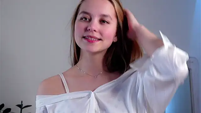 Snapshot of FalineDowlen chatting on 02-13-25, 07:24 FalineDowlen online show from 02-13-25, 07:24