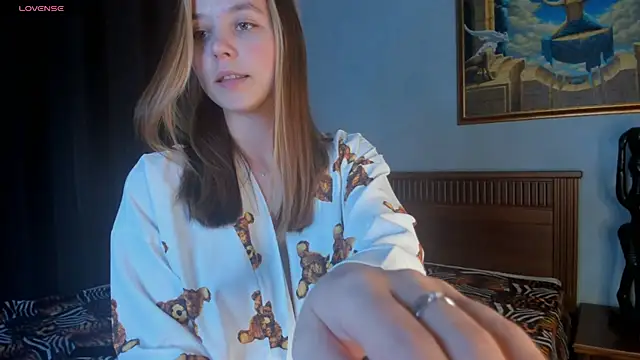 Snapshot of FalineDowlen chatting on 02-17-25, 07:26 FalineDowlen online show from 02-17-25, 07:26