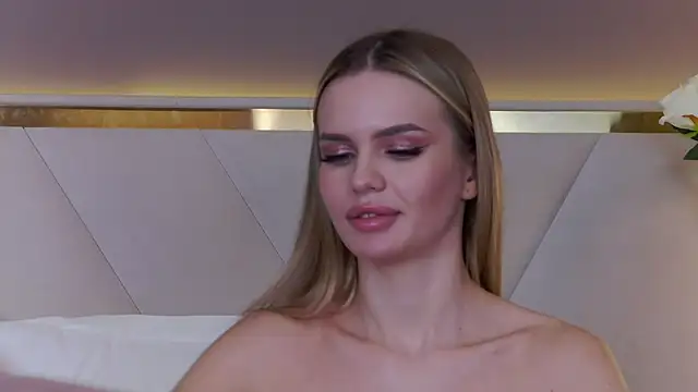 Snapshot of KristinaMaers chatting on 02-20-25, 12:08 KristinaMaers online show from 02-20-25, 12:08