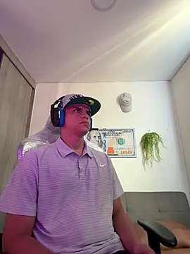 Snapshot of boss_of_cash chatting on 06-10-26, 03:22 boss of cash online show from 06-10-26, 03:22