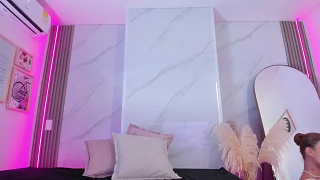 Chlooee   online show from 01-21-25, 01:29