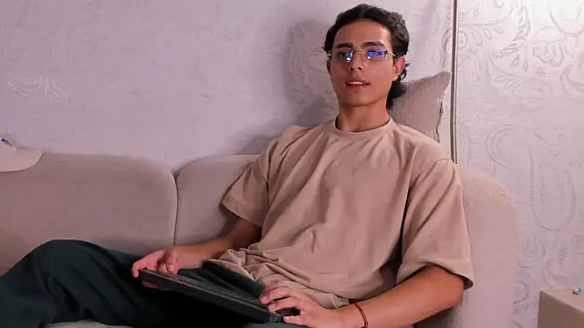 Snapshot of JoshRashfordd chatting on 10-12-25, 11:31 JoshRashfordd online show from 10-12-25, 11:31