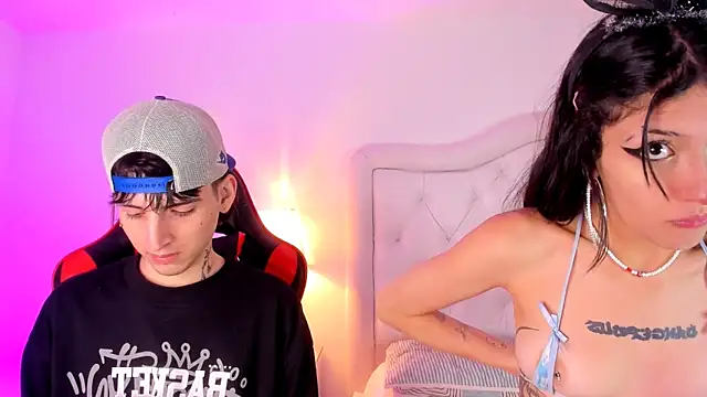 Snapshot of sett_and_gwen chatting on 01-19-25, 05:15 sett and gwen online show from 01-19-25, 05:15