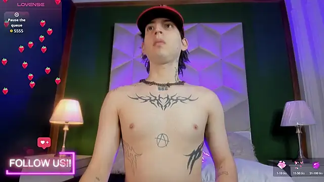 Snapshot of sett_and_gwen chatting on 10-23-25, 04:12 sett and gwen online show from 10-23-25, 04:12