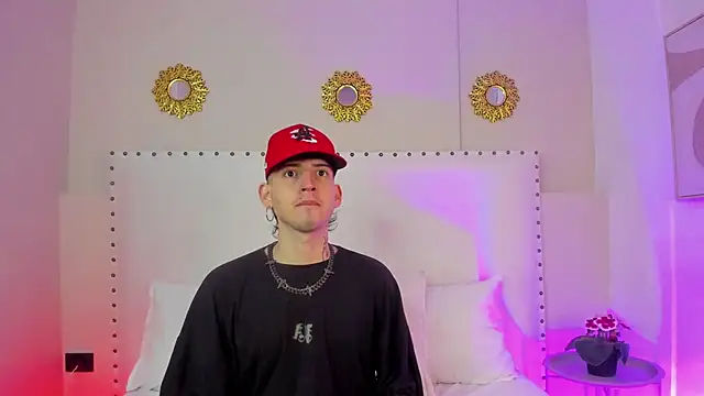 Snapshot of sett_and_gwen chatting on 11-14-25, 09:24 sett and gwen online show from 11-14-25, 09:24