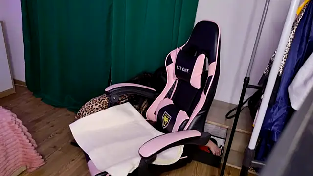 KattieSims online show from 02-05-25, 05:09