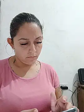 baixinhaloira online show from 06-17-26, 07:48