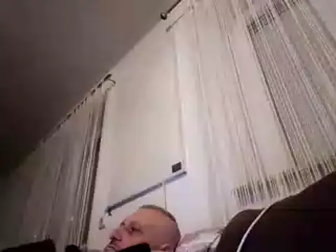 Snapshot of Husoban chatting on 11-16-25, 04:34 Husoban online show from 11-16-25, 04:34