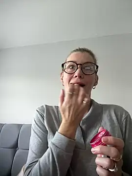 Englishhotwife4u online show from 12-14-24, 10:56