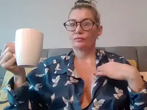 Englishhotwife4u online show from 12-22-24, 08:49