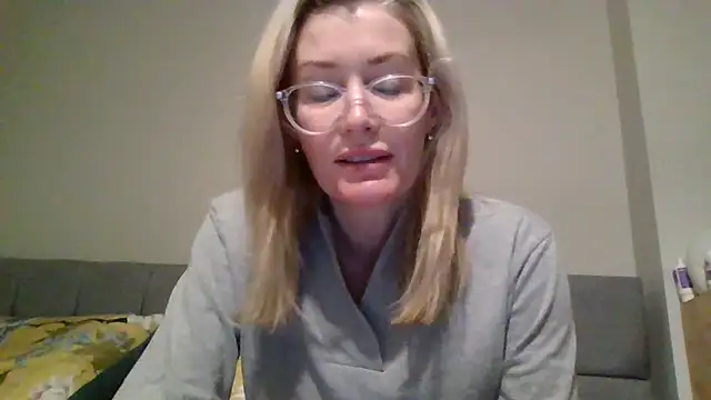 Englishhotwife4u online show from 12-28-24, 09:09