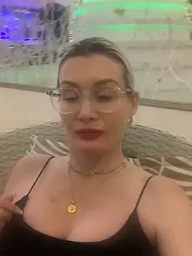 Englishhotwife4u online show from 01-01-25, 06:16